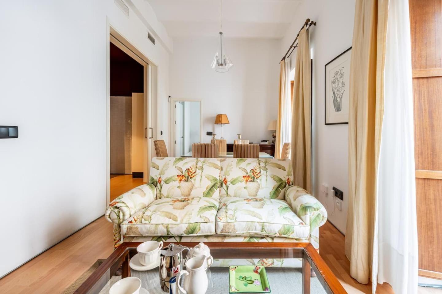Komodo Sierpes: Bright & Classy Central Apartment 세비야 외부 사진