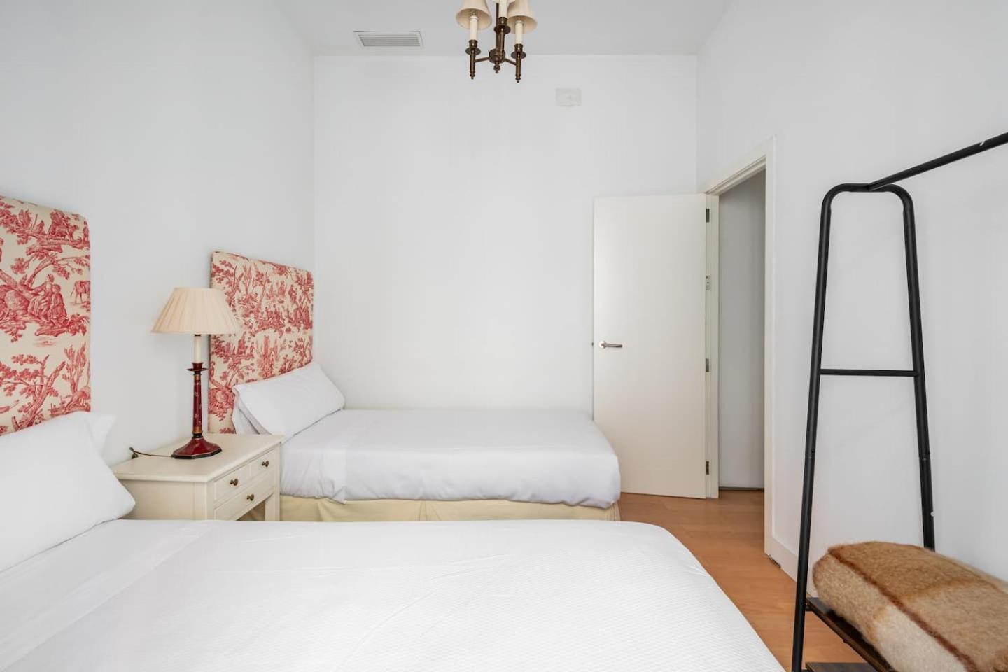 Komodo Sierpes: Bright & Classy Central Apartment 세비야 외부 사진