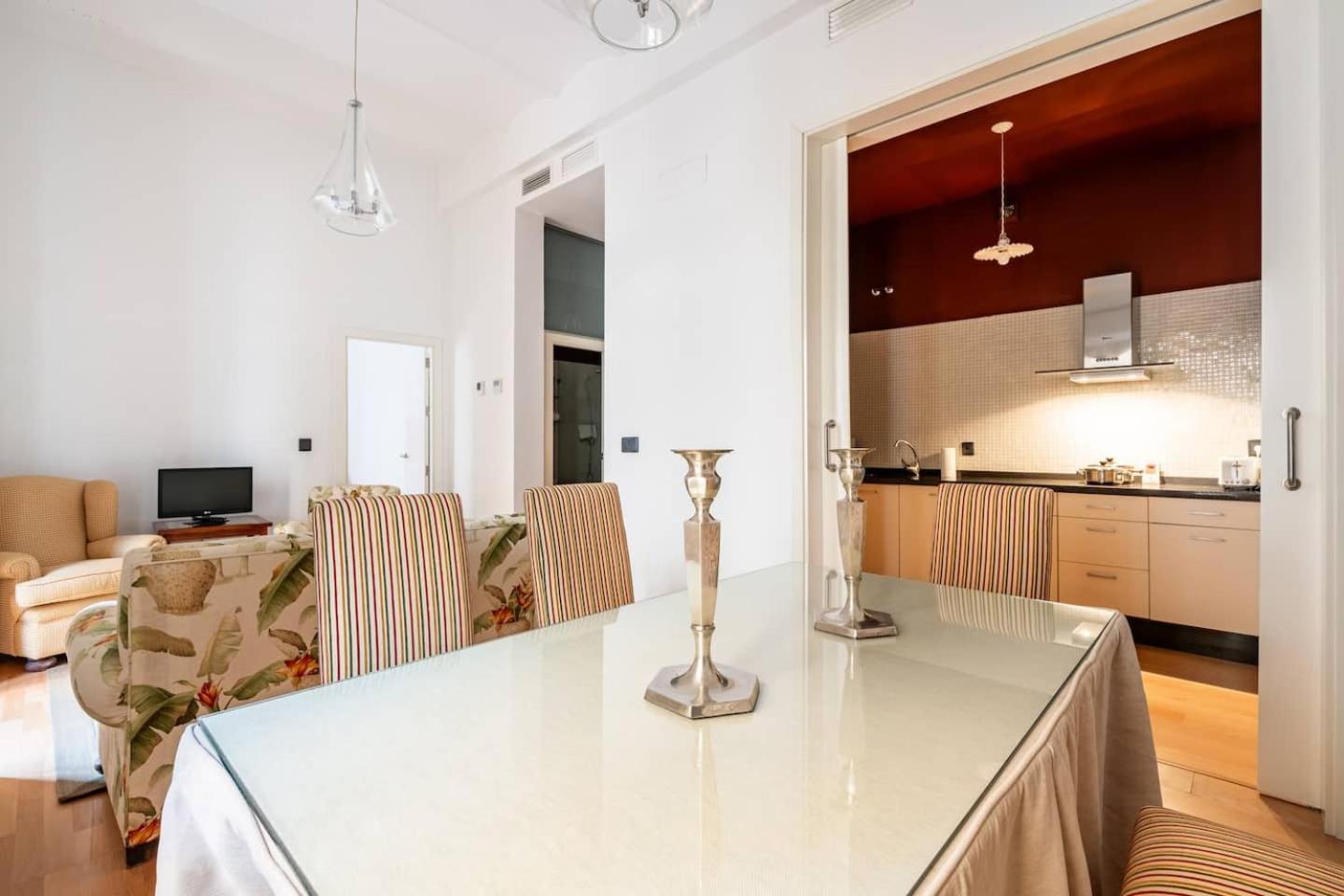 Komodo Sierpes: Bright & Classy Central Apartment 세비야 외부 사진