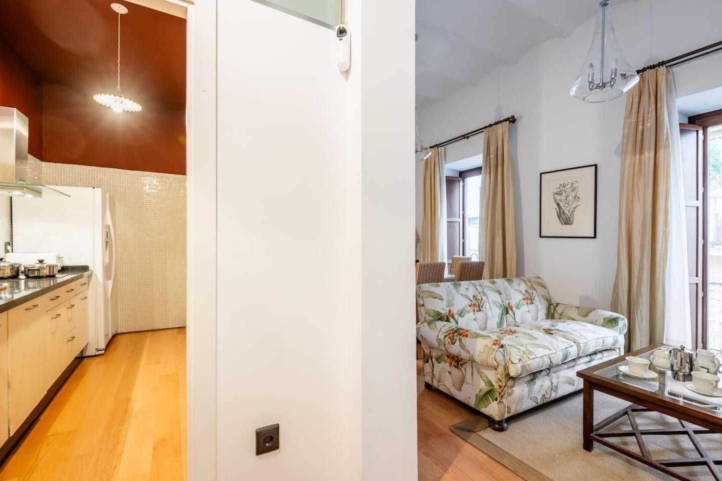 Komodo Sierpes: Bright & Classy Central Apartment 세비야 외부 사진